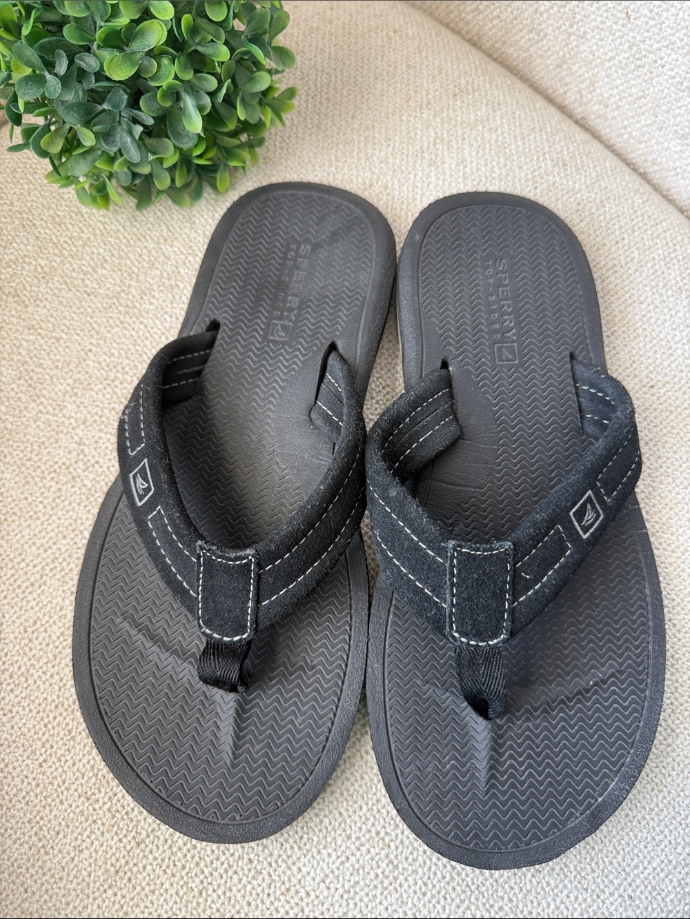 Sperry Top-Sider Men’s Black Canvas Flip Flops